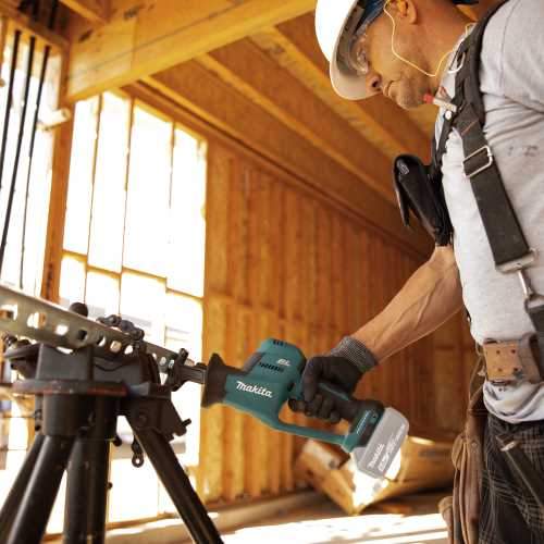 Makita XRJ08Z 18V LXT® Lithium‘Ion Brushless Cordless Compact One‘Handed Recipro Saw, Tool Only