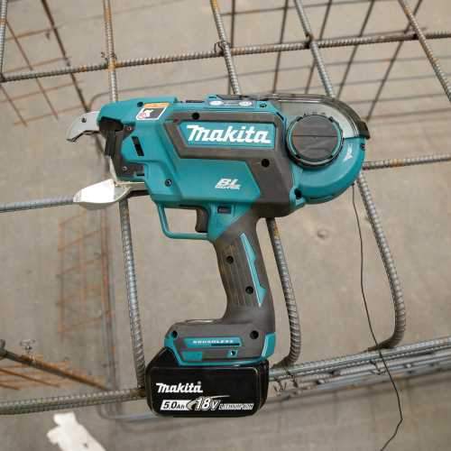 Makita XRT02TK 18V LXT® Lithium‘Ion Brushless Cordless Deep Capacity Rebar Tying Tool Kit (5.0Ah)