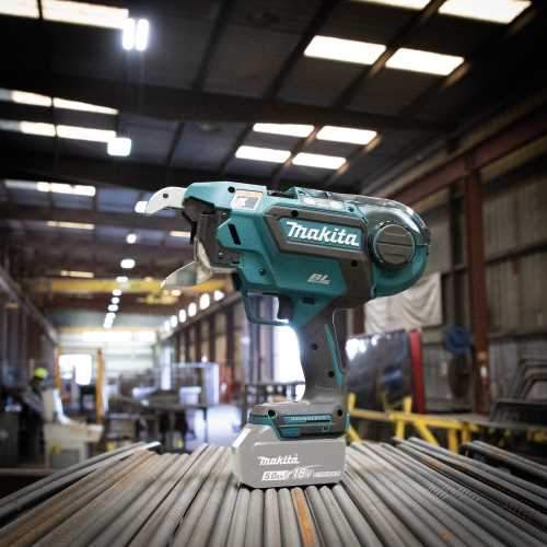 Makita XRT02ZK 18V LXT® Lithium‘Ion Brushless Cordless Deep Capacity Rebar Tying Tool, Tool Only