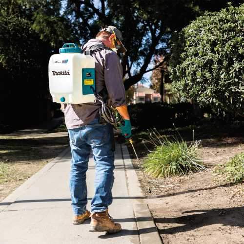 Makita XSU01SM1 18V LXT® Lithium‘Ion Cordless 2.6 Gallon Backpack Sprayer Kit (4.0Ah)