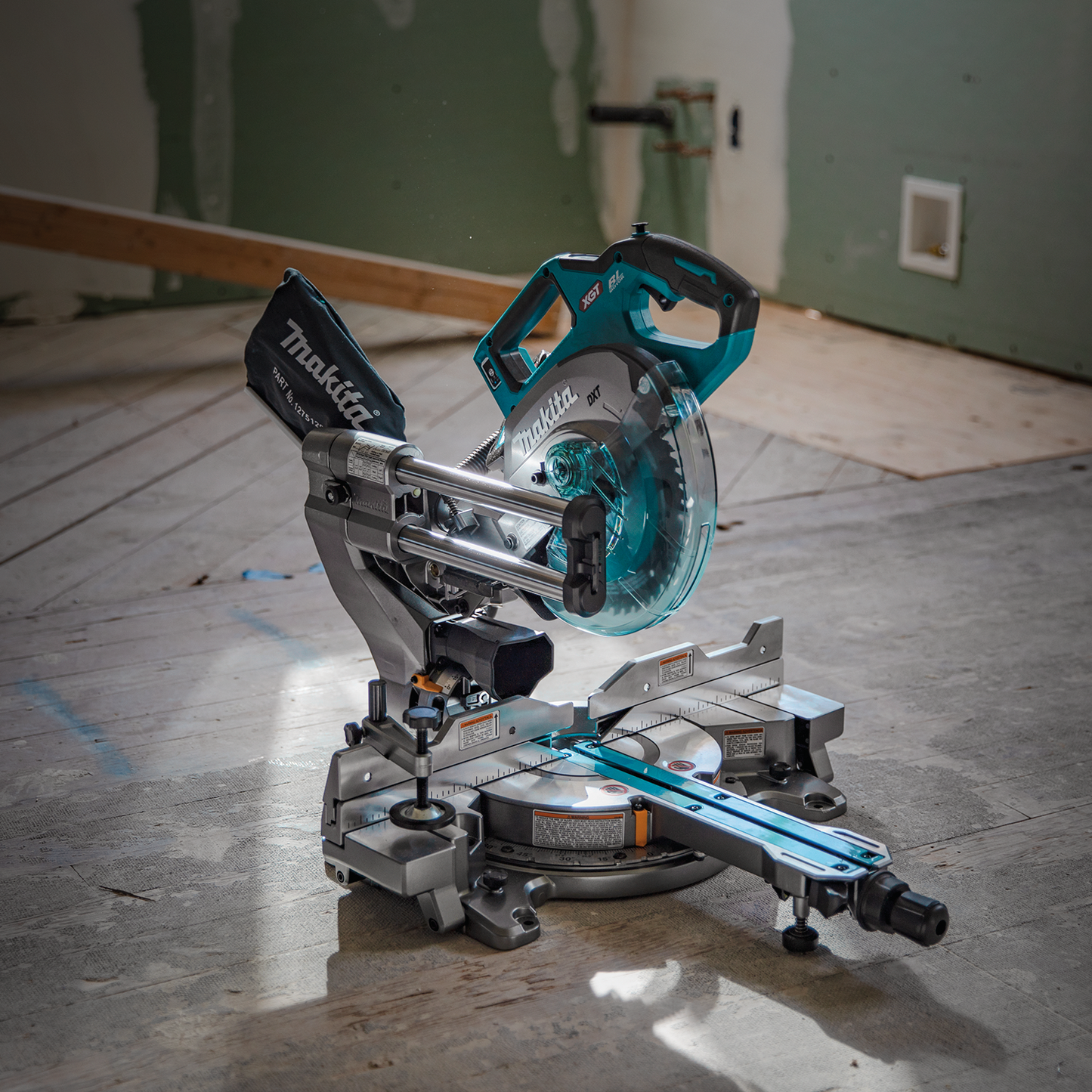 Makita GSL02M1 40V max XGT® Brushless Cordless 8‘1/2" Dual‘Bevel Sliding Compound Miter Saw Kit, AWS® Capable (4.0Ah)