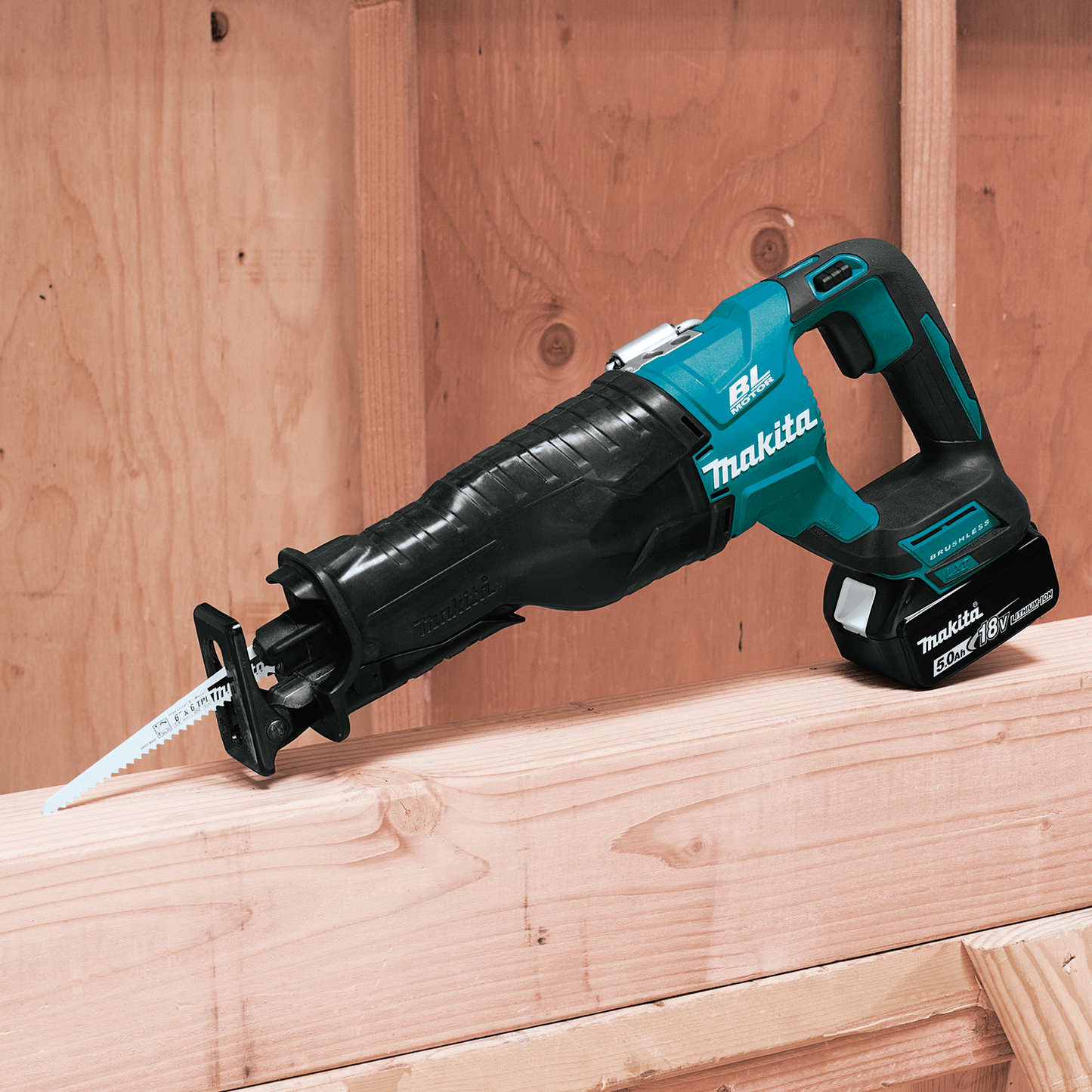 Makita XRJ05T 18V LXT® Lithium‘Ion Brushless Cordless Recipro Saw Kit (5.0Ah)