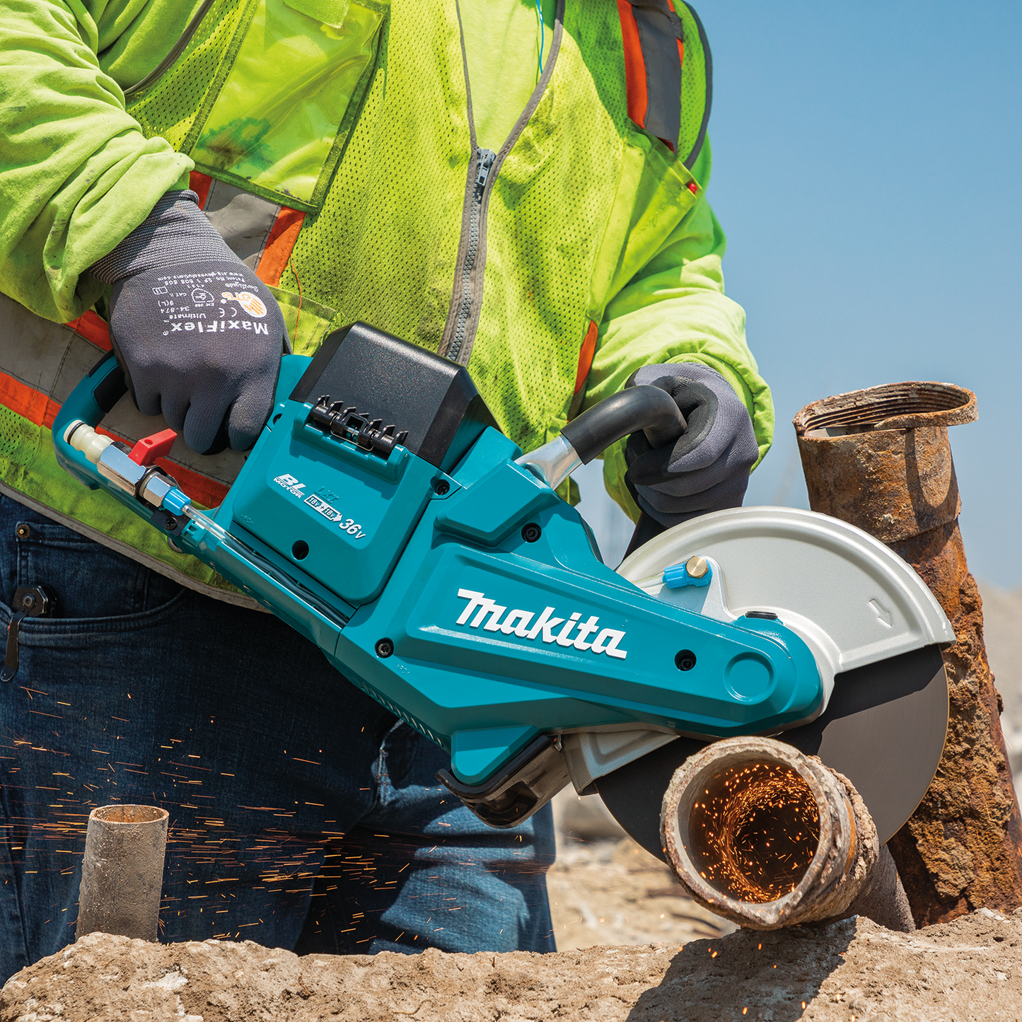 Makita XEC01PT1 36V (18V X2) LXT® Brushless 9" Power Cutter Kit, with AFT®, Electric Brake, 4 Batteries (5.0 Ah)