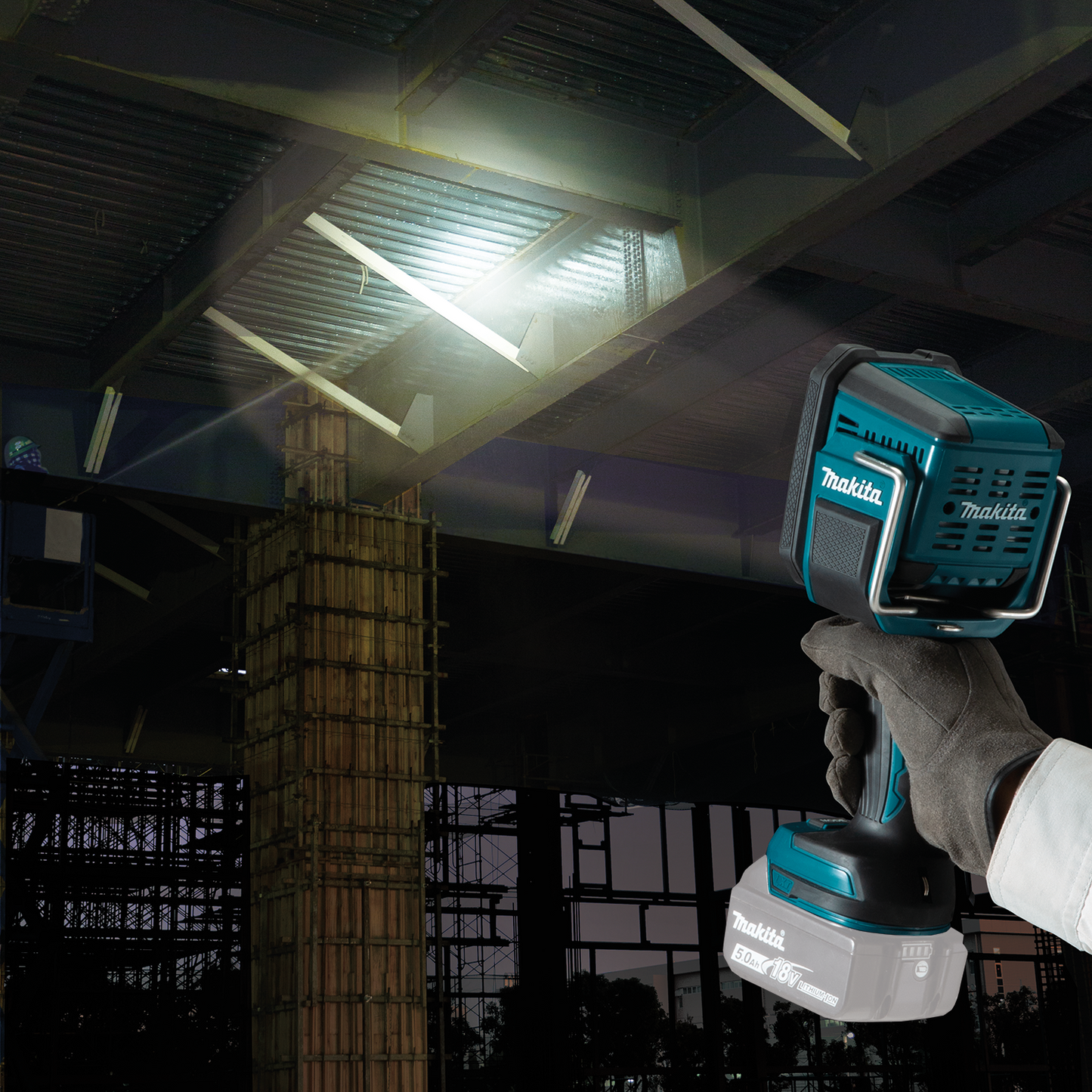 Makita DML812 18V LXT® Lithium‘Ion Cordless L.E.D. Flashlight / Spotlight, Light Only