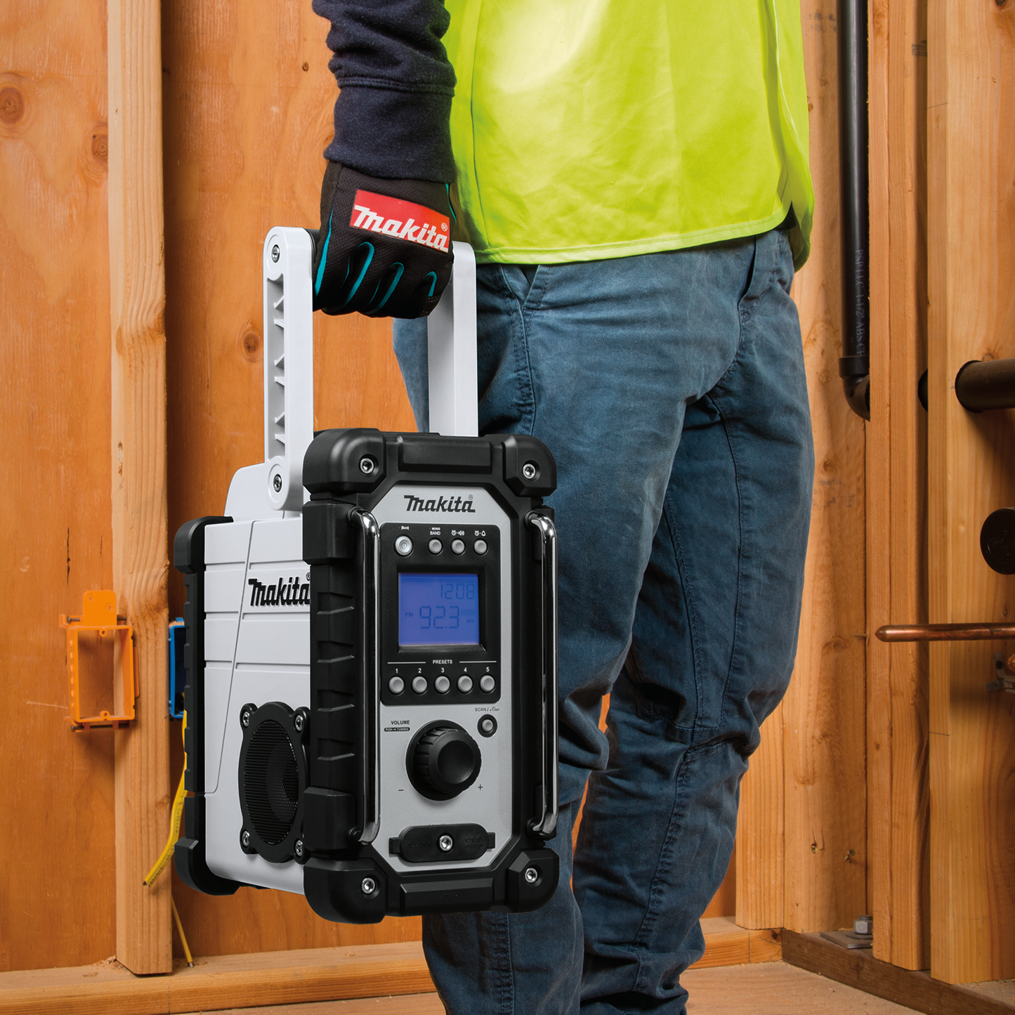 Makita XRM05W 18V LXT® Lithium˜Ion Cordless/Corded Job Site Radio, Tool Only