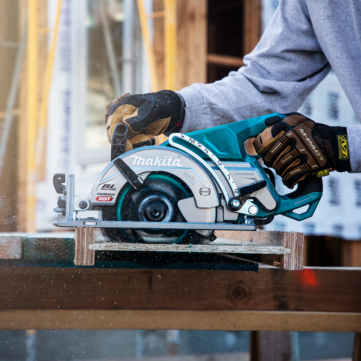 Makita GSR01M1 40V max XGT® Brushless Cordless Rear Handle 7‘1/4 Circular Saw Kit (4.0Ah)