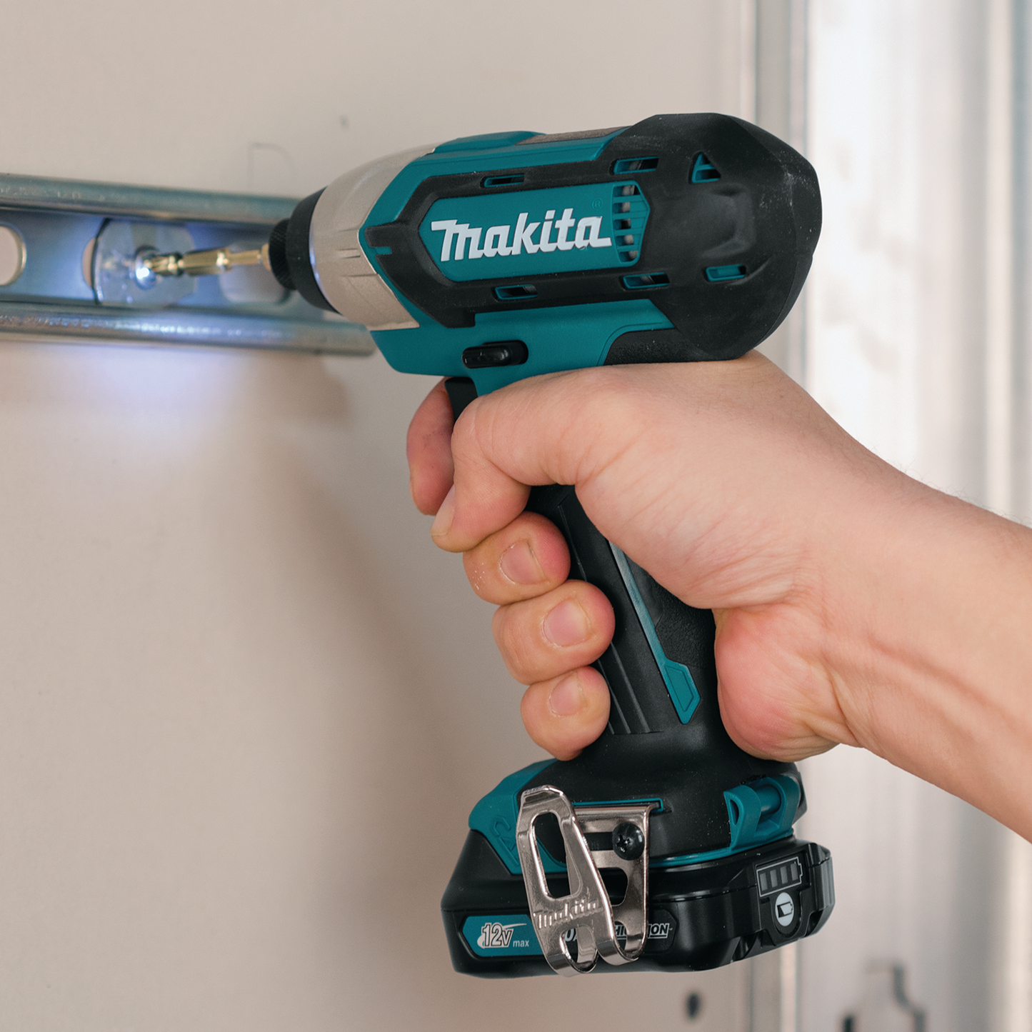 Makita DT03R1 12V max CXT® Lithium‘Ion Cordless Impact Driver Kit (2.0Ah)