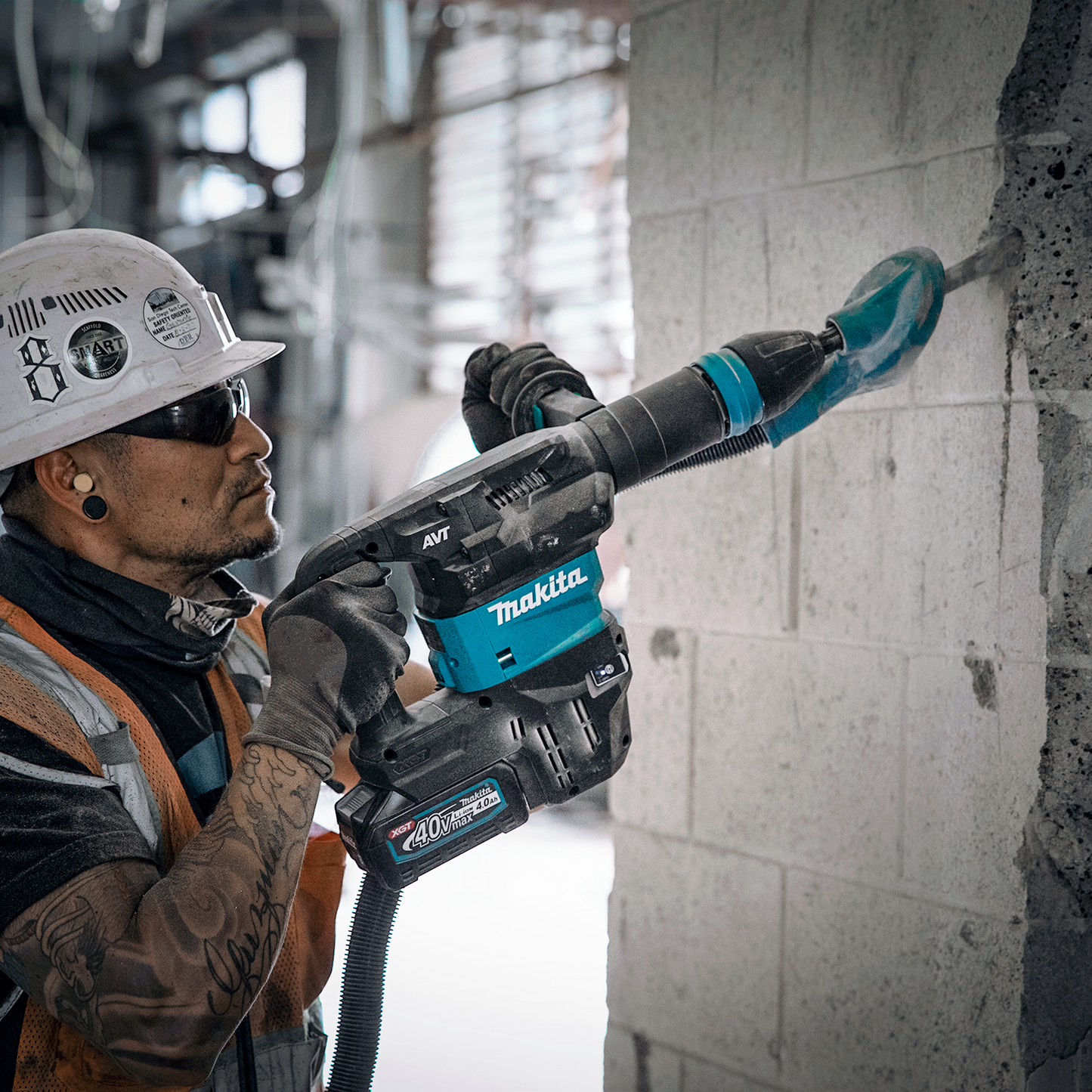 Makita GMH01M1 40V max XGT® Brushless Cordless 15 lb. SDS‘MAX AVT® Demolition Hammer Kit, AWS® Capable (4.0Ah)