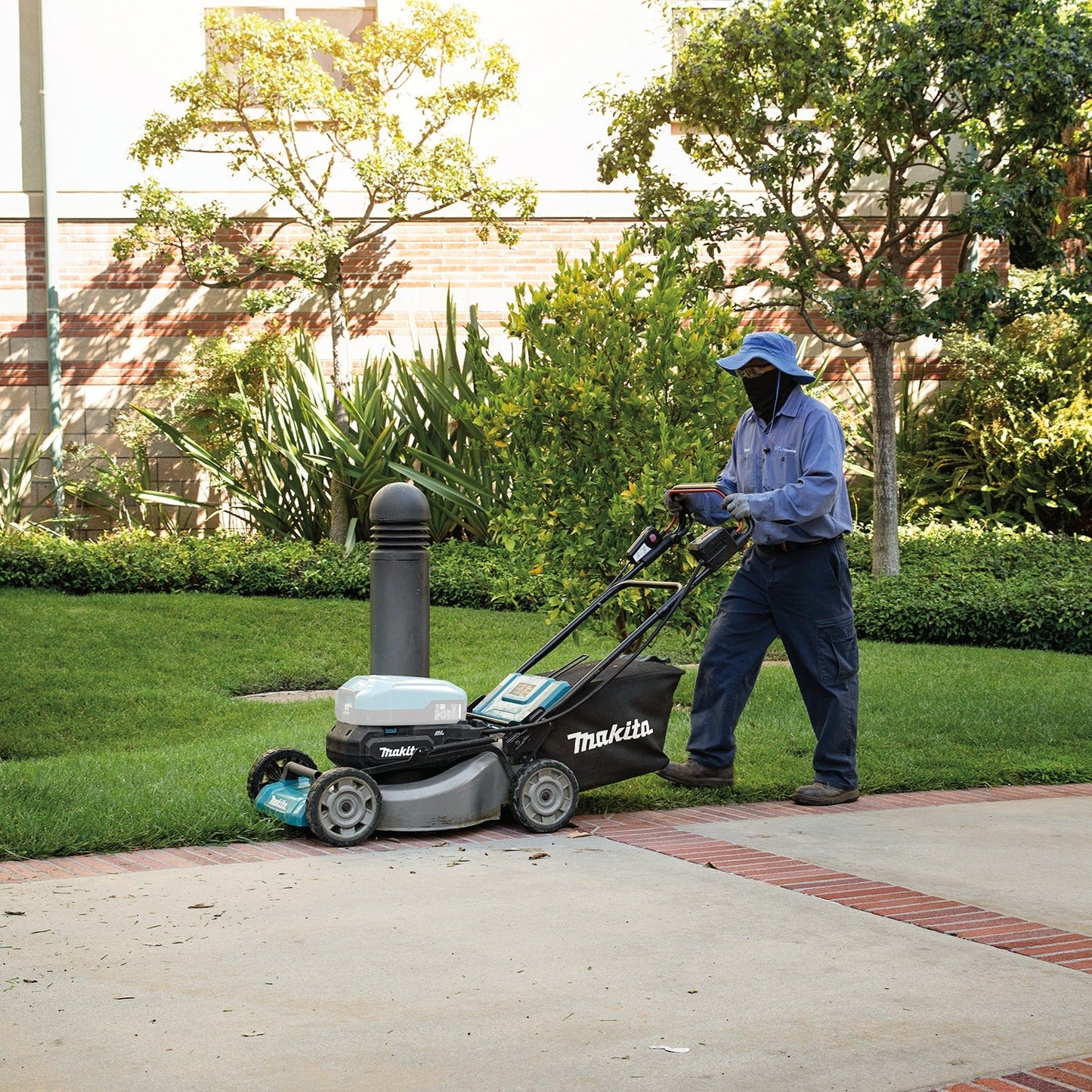 Makita CML01Z 40V max ConnectX, Brushless 21" Self‘Propelled Commercial Lawn Mower, Tool Only