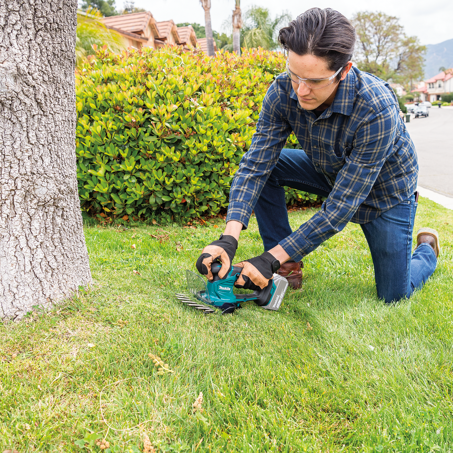 Makita XMU04ZX 18V LXT® Lithium‘Ion Cordless Grass Shear with Hedge Trimmer Blade, Tool Only