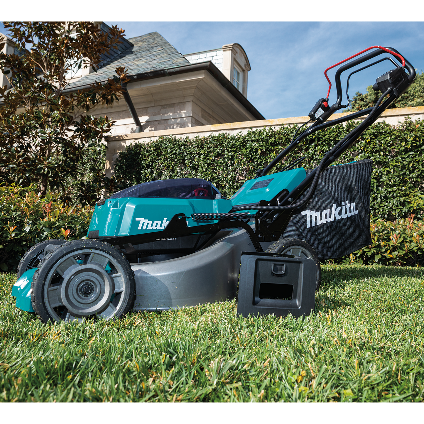 Makita XML06PT1 36V (18V X2) LXT® Brushless 18" Self‘Propelled Commercial Lawn Mower Kit with 4 Batteries (5.0Ah)