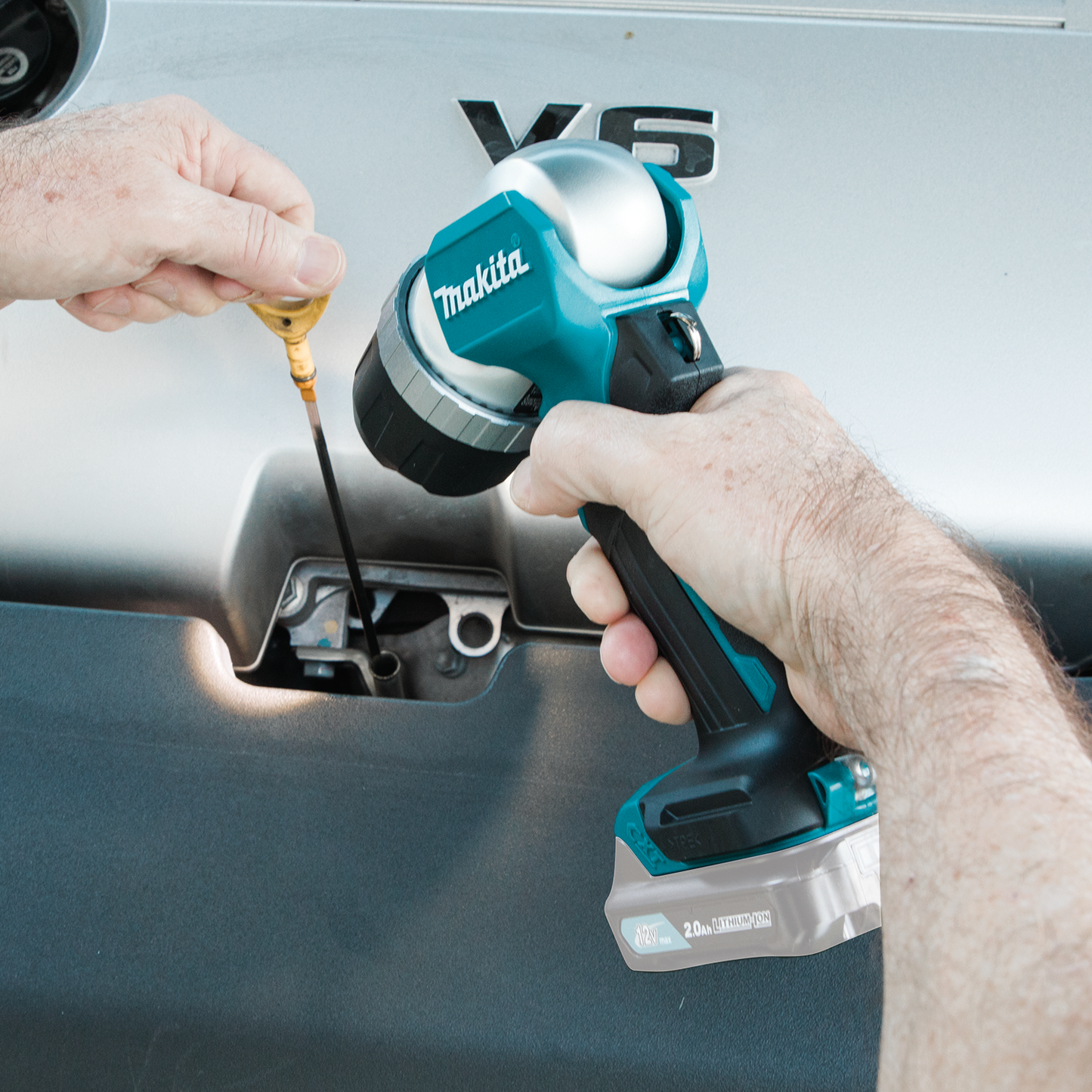 Makita ML106 12V max CXT® Lithium‘Ion Cordless Adjustable Beam L.E.D. Flashlight, Flashlight Only