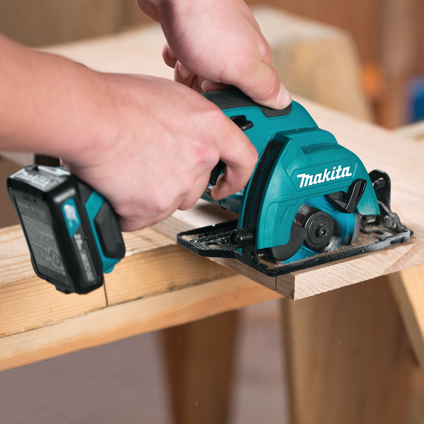 Makita SH02R1 12V max CXT® Lithium‘Ion Cordless 3‘3/8" Circular Saw Kit (2.0Ah)