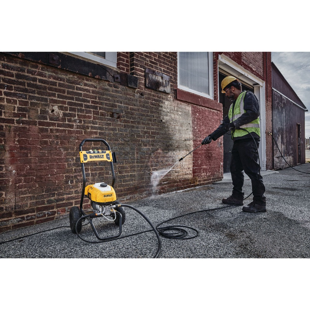 Dewalt DWPW2400 2400 Psi 13 Amp Electric Cold-Water Pressure Washer