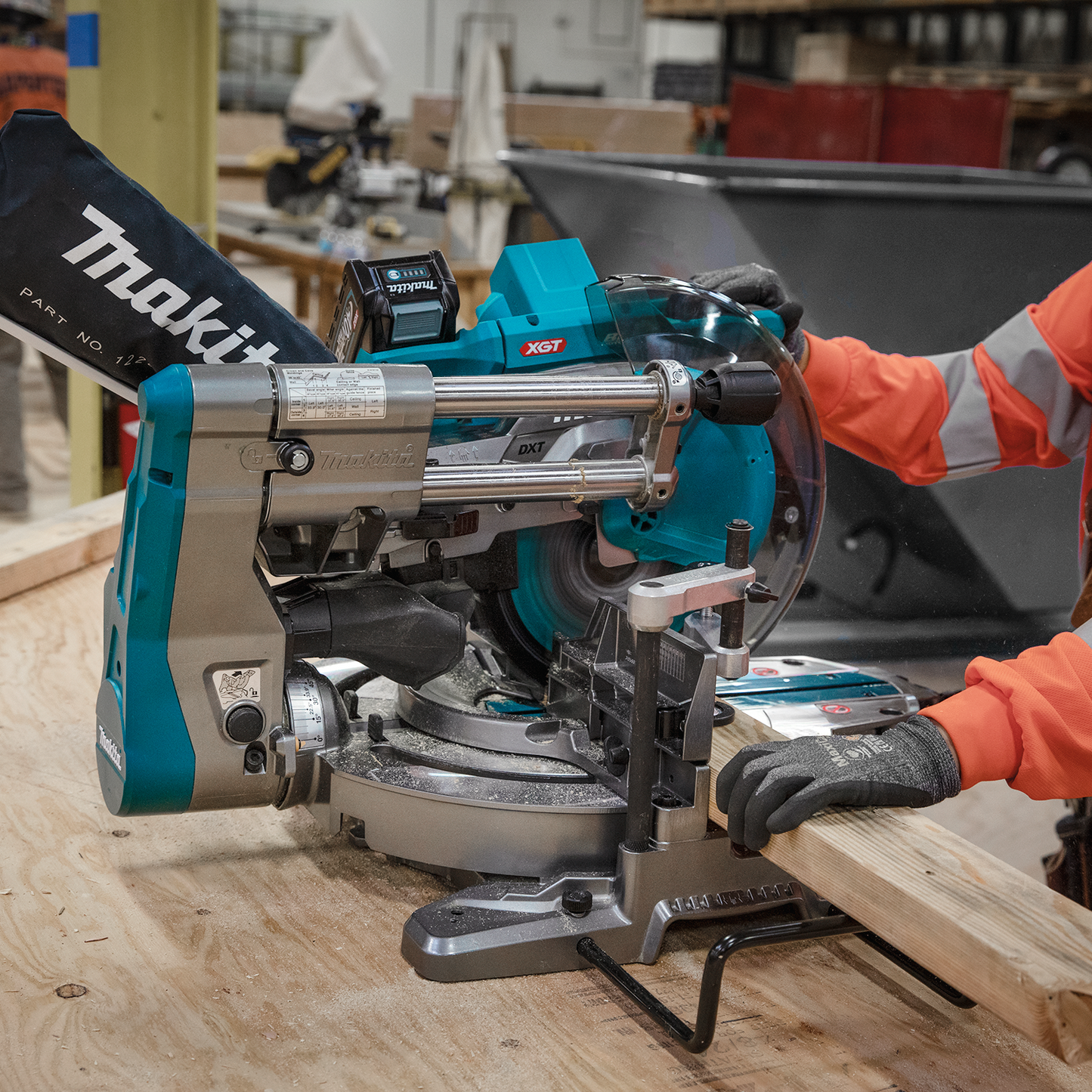 Makita GSL03M1 40V max XGT® Brushless Cordless 10" Dual‘Bevel Sliding Compound Miter Saw Kit, AWS® Capable (4.0Ah)