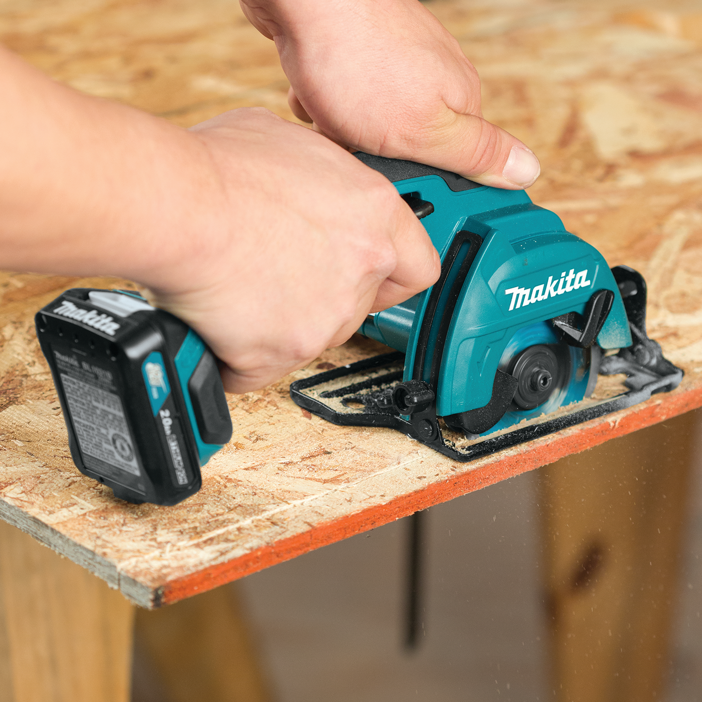 Makita SH02R1 12V max CXT® Lithium‘Ion Cordless 3‘3/8" Circular Saw Kit (2.0Ah)