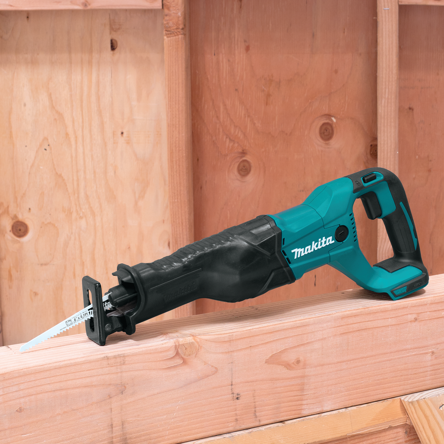 Makita XT704 18V LXT® Lithium‘Ion Cordless 7‘Pc. Combo Kit (3.0Ah)