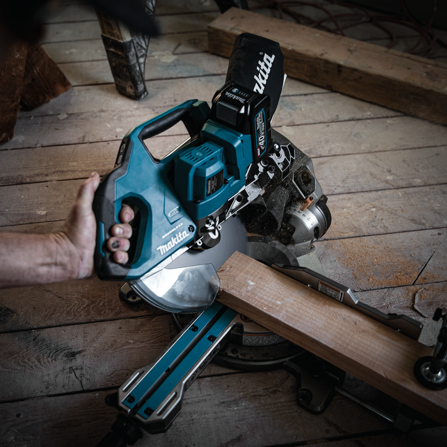 Makita GSL02M1 40V max XGT® Brushless Cordless 8‘1/2" Dual‘Bevel Sliding Compound Miter Saw Kit, AWS® Capable (4.0Ah)