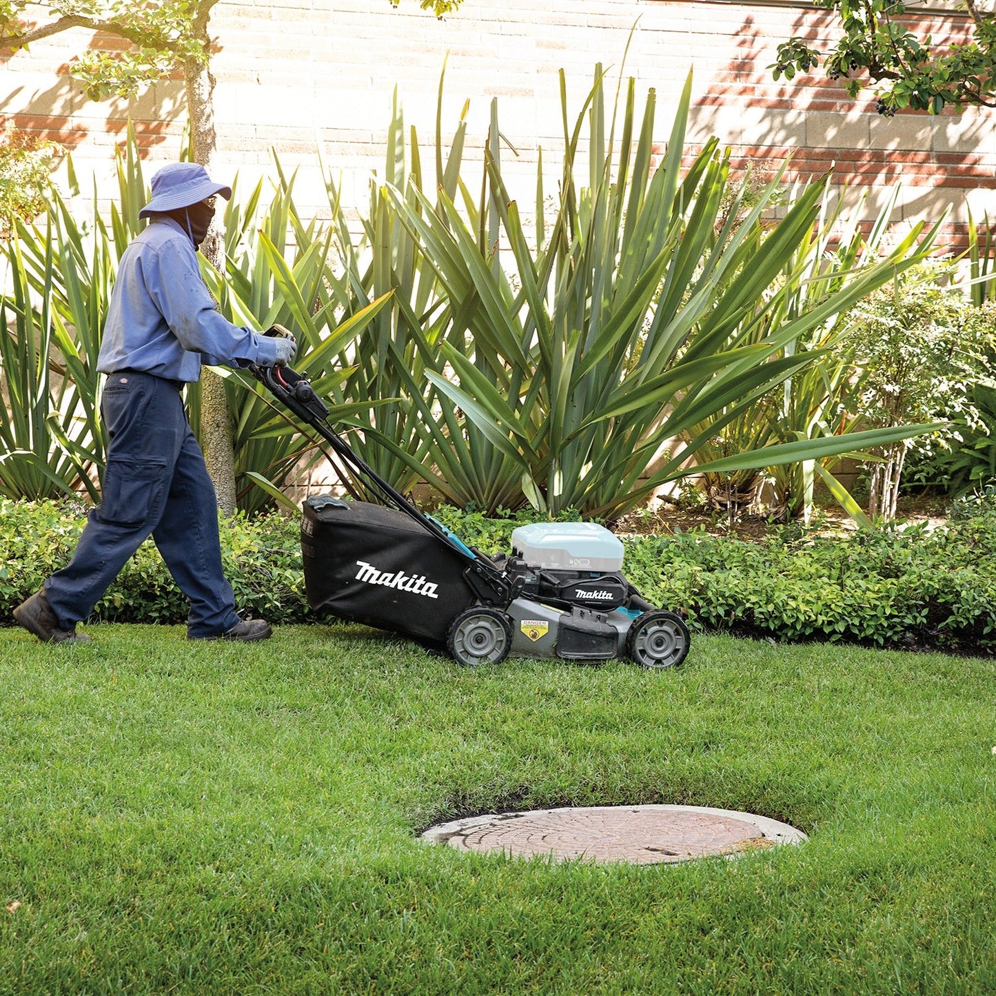 Makita CML01Z 40V max ConnectX, Brushless 21" Self‘Propelled Commercial Lawn Mower, Tool Only