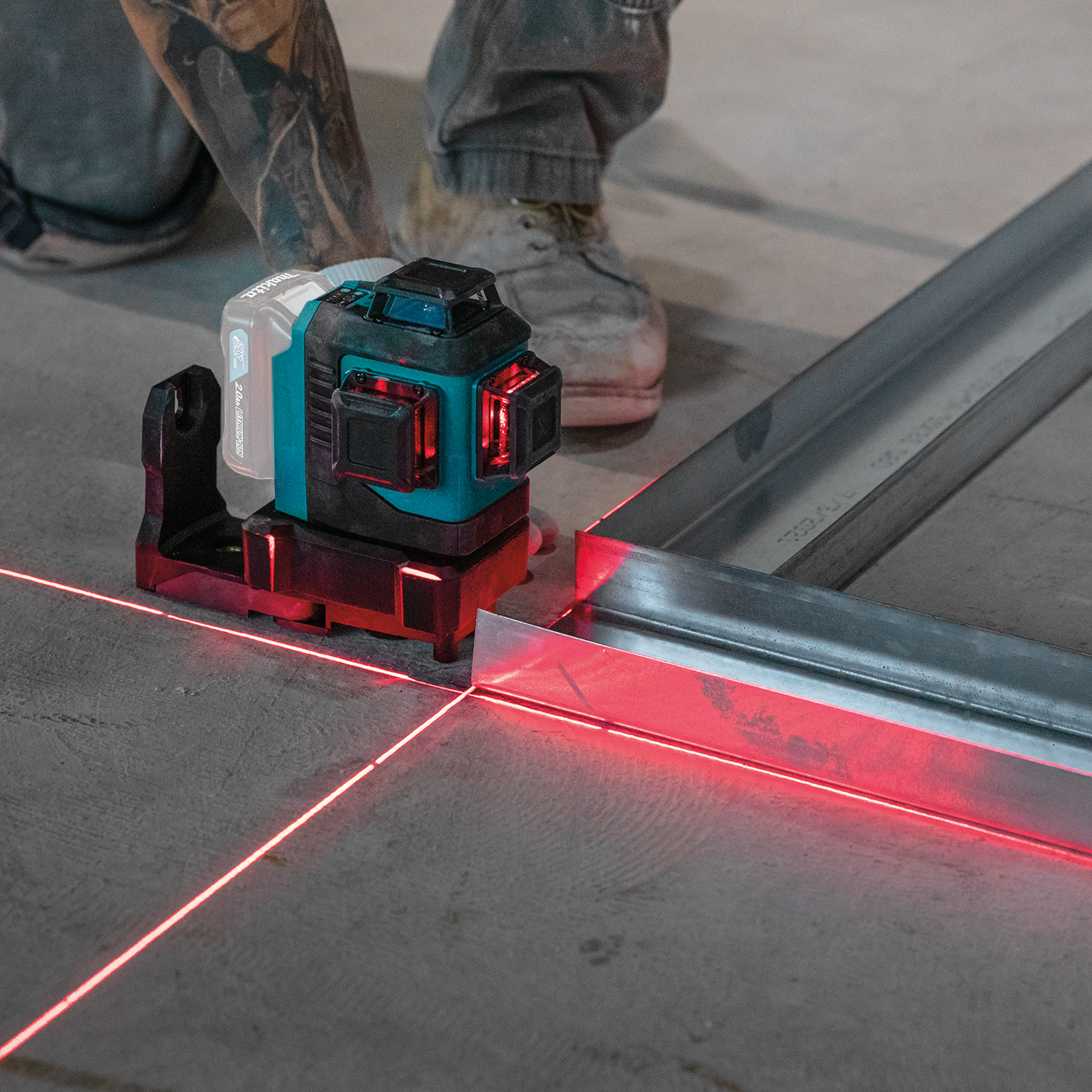 Makita SK700D 12V max CXT® Lithium‘Ion Cordless Self‘Leveling 360° 3‘Plane Red Laser, Tool Only