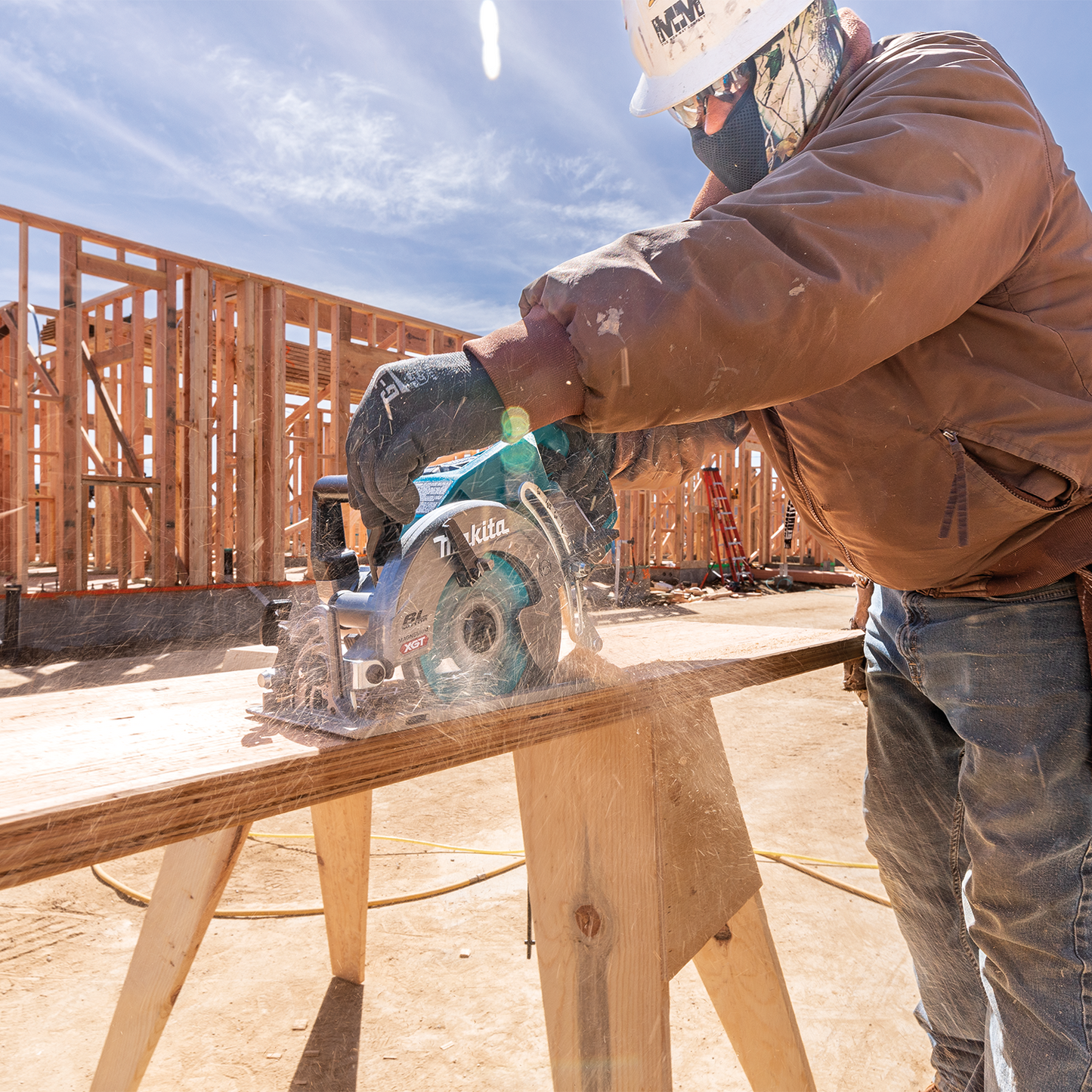 Makita GSR01M1 40V max XGT® Brushless Cordless Rear Handle 7‘1/4 Circular Saw Kit (4.0Ah)