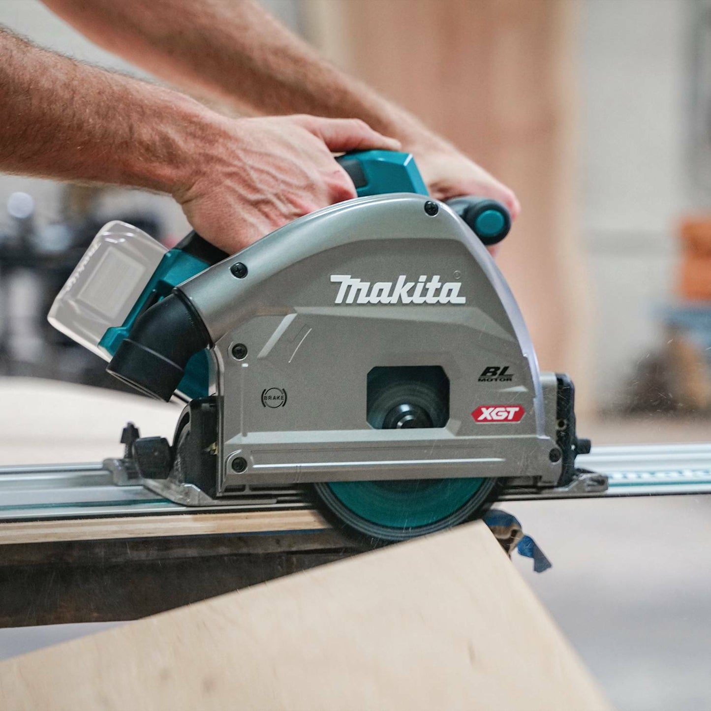 Makita GPS01Z 40V max XGT® Brushless Cordless 6‘1/2" Plunge Circular Saw, AWS® Capable, Tool Only