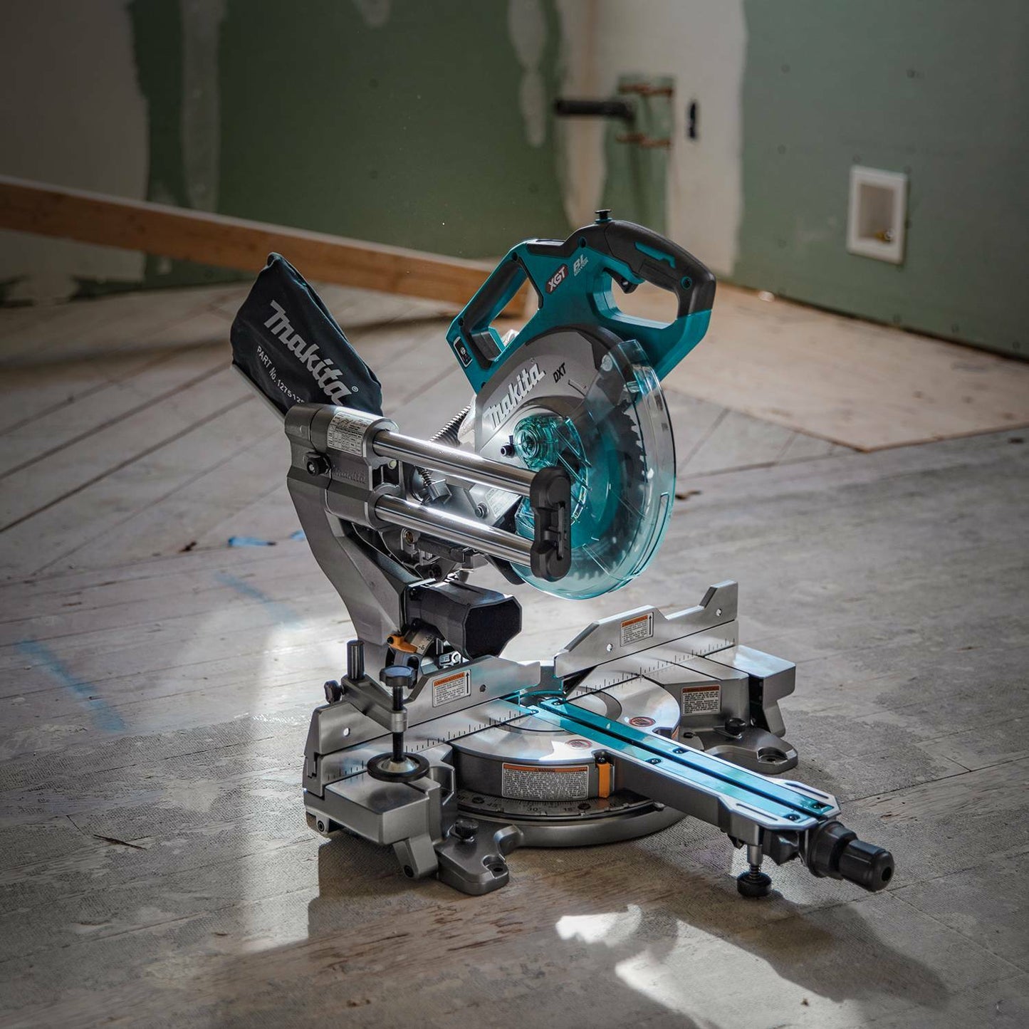 Makita GSL02Z 40V max XGT® Brushless Cordless 8‘1/2" Dual‘Bevel Sliding Compound Miter Saw, AWS® Capable, Tool Only