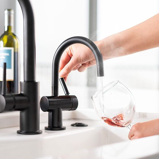 InSinkErator 44239G-ISE Indulge Modern Hot/Cool Faucet (F-HC3300-Matte Black)