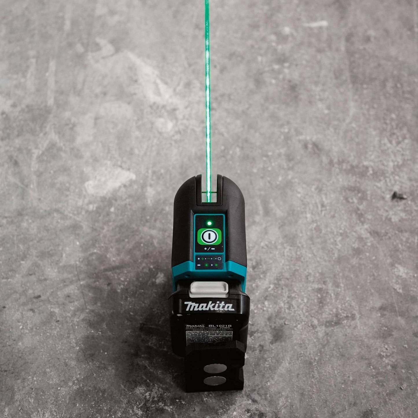 Makita SK105GDNAX 12V max CXT® Lithium‘Ion Cordless Self‘Leveling Cross‘Line Green Beam Laser Kit (2.0Ah)