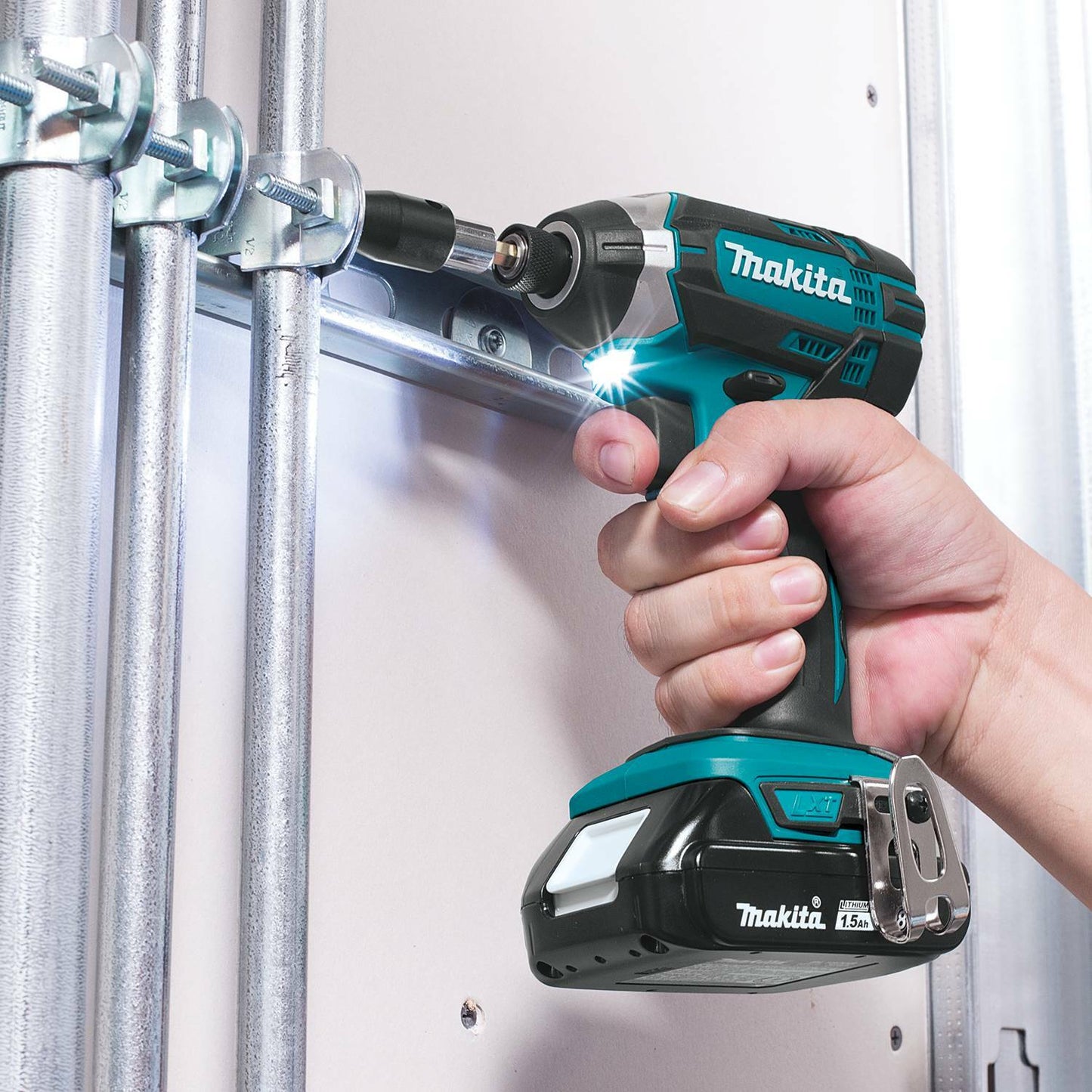 Makita XDT11SY 18V LXT® Lithium‘Ion Compact Cordless Impact Driver Kit (1.5Ah)