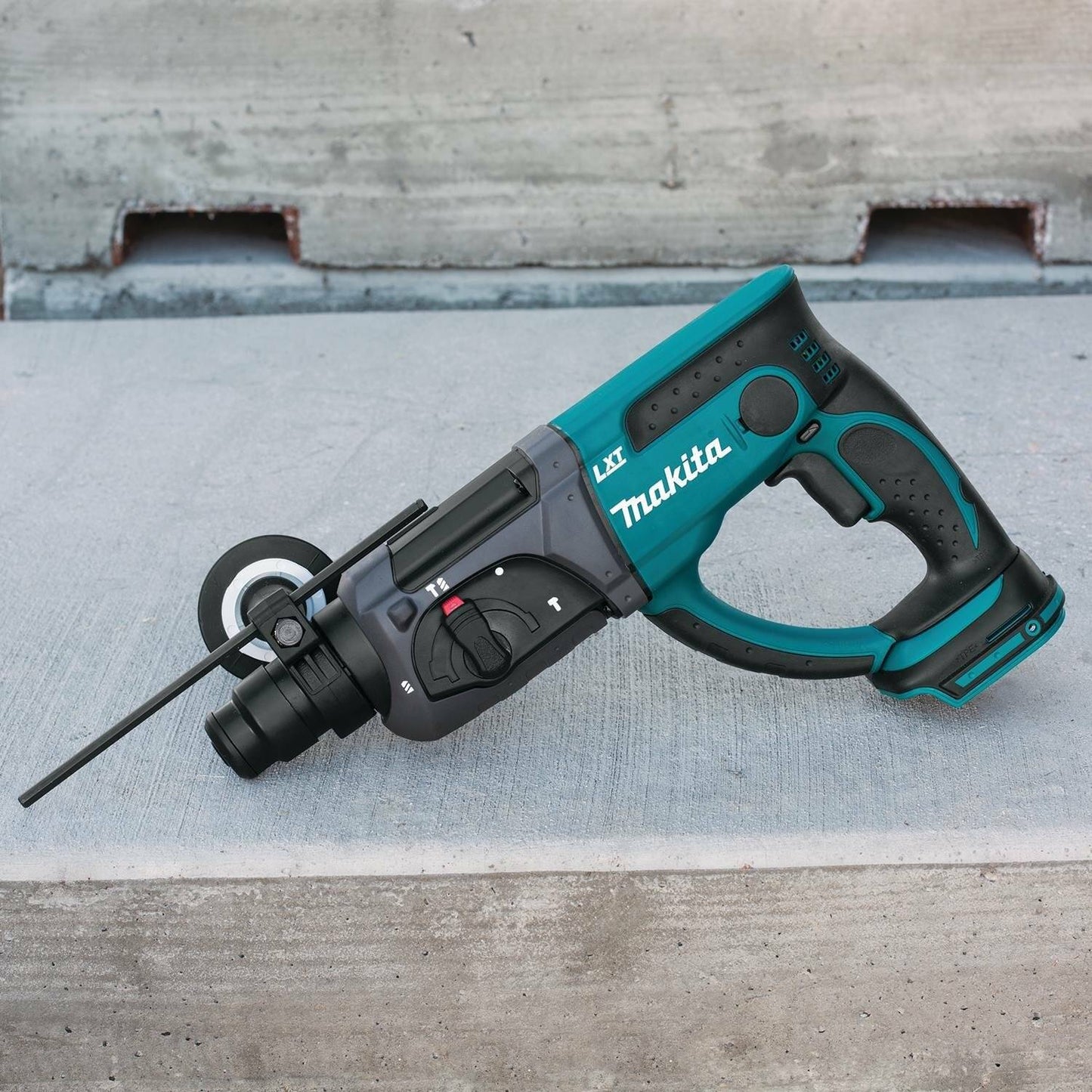 Makita XRH03Z 18V LXT® Lithium‘Ion Cordless 7/8" SDS‘PLUS Rotary Hammer, Tool Only