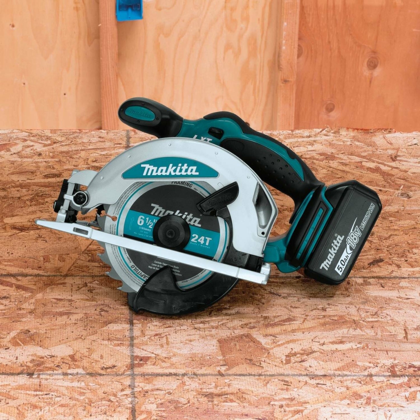 Makita XSS01T 18V LXT® Lithium‘Ion Cordless 6‘1/2" Circular Saw Kit (5.0Ah)