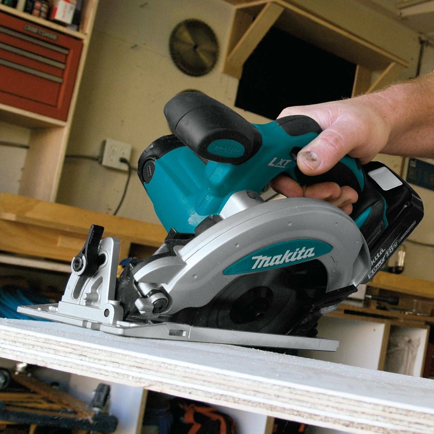 Makita XSS01T 18V LXT® Lithium‘Ion Cordless 6‘1/2" Circular Saw Kit (5.0Ah)