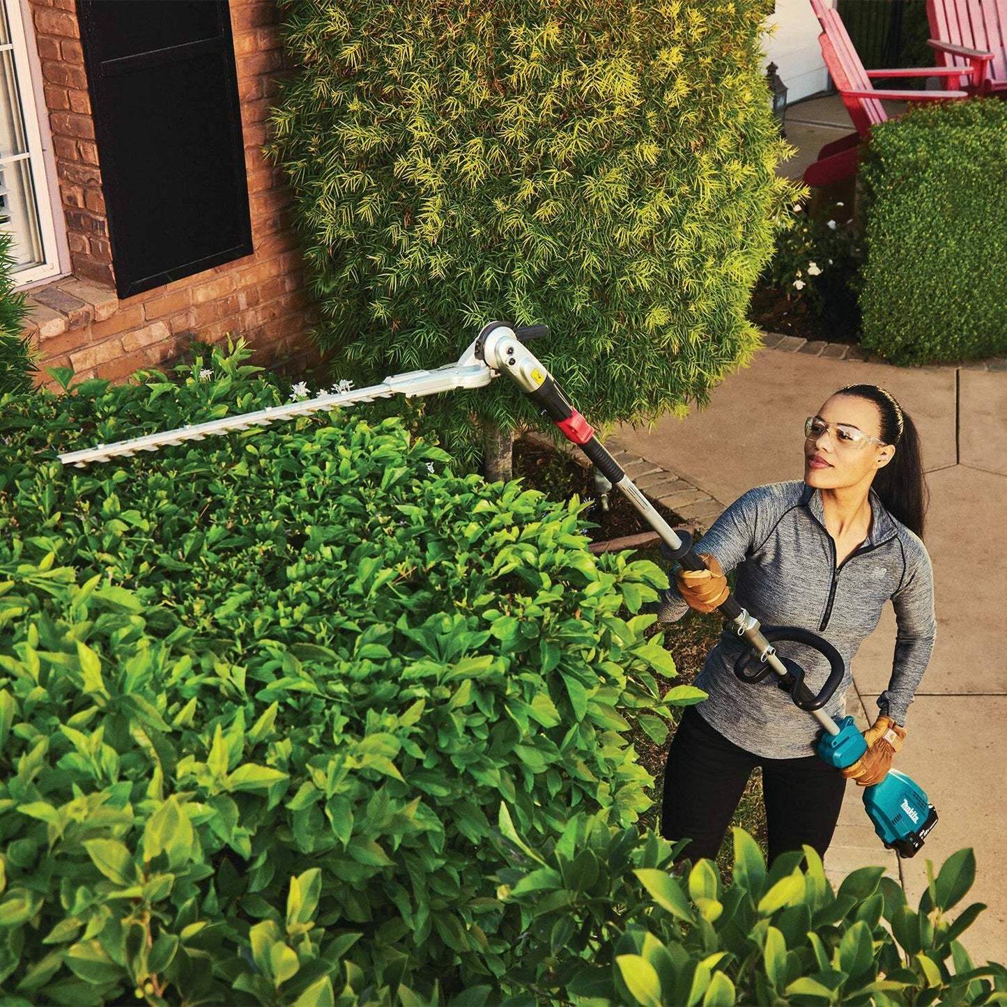 Makita XUX02SM1X2 18V LXT® Lithium‘Ion Brushless Cordless Couple Shaft Power Head Kit w/ 13" String Trimmer & 20" Hedge Trimmer Attachments (4.0Ah)